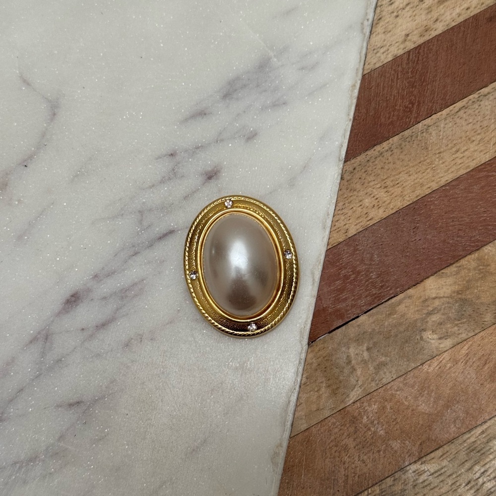 Vintage - Gold Tone Pearl and Crystal Scarf Ring